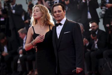 Johnny Depp et Amber Heard illuminent le red carpet, à Venise, le 4 septembre 2015