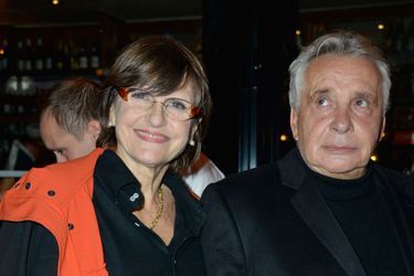 Michel Sardou avec sa femme Anne-Marie Perrier à Paris, le 16 octobre 2013.