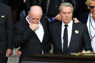 L'adieu d'Alain Delon à Mireille Darc en l'église Saint-Sulpice, à Paris, le 1er septembre 2017.