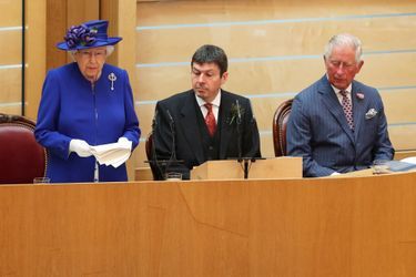 La reine Elizabeth II avec le prince Charles et Ken Macintosh, président du Parlement écossais, à Edimbourg le 29 juin 2019