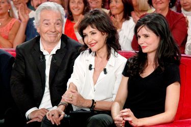 Pierre Arditi, Evelyne Bouix et Salomé Lelouch lors de l’enregistrement de «Vivement Dimanche» le 2 septembre 2015.
