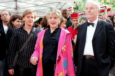 Sylvie Joly avec son mari Pierre et Alex Lutz à l&#039;inauguration de la Maison Guerlain, sur les Champs-Elysees en juillet 2005