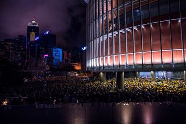 A l'extérieur du siège du Parlement à Hong Kong, lundi soir.
