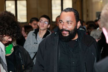 Dieudonné à la 17e Chambre correctionnelle de Paris pour sa comparution pour la diffusion de la chanson "Shoah nanas" en octobre 2012. 