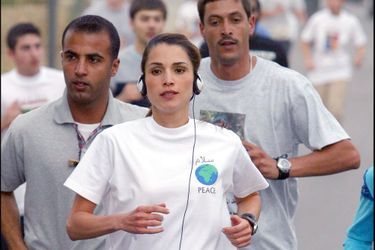 La reine Rania court pour la paix à Amman en 2003