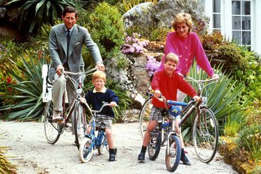Lady Diana avec le prince Charles et leurs fils les princes William et Harry le 1er juin 1989