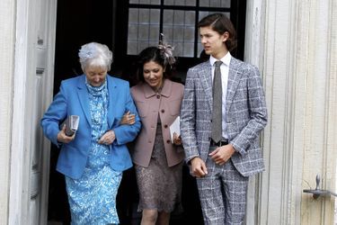 Le prince Nikolai de Danemark avec sa mère et sa grand-mère maternelle, le 1er avril 2017