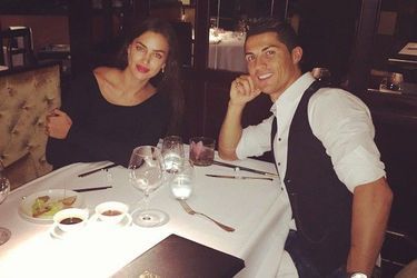Le train de vie luxueux de Cristiano Ronaldo du Real Madrid : son amoureuse, le mannequin Irina Shayk. 