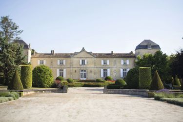 Le château Calon-Ségur vient d&#039;être repris par un investisseur soucieux d&#039;en assurer la continuité. Pour la propriété, c&#039;est aussi une ouverture au monde après des années de confidentialité assumée.