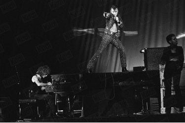 Michel Polnareff avec Johnny Hallyday à Paris, en octobre 1971.