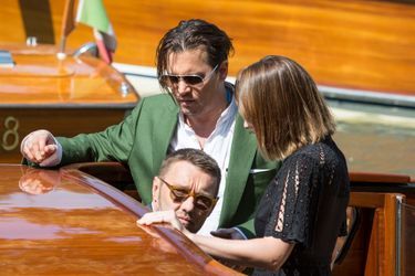 Vendredi 4 septembre : Johnny Depp, Dakota Johnson et Joel Edgerton arrivent à la 72ème édition du festival international du film de Venise