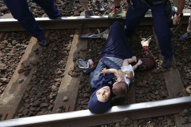Des photos insoutenables mais qui en disent long - Migrants en Hongrie