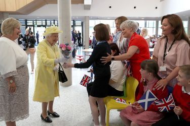 La reine Elizabeth II dans une école à Cumbernauld, le 28 juin 2019