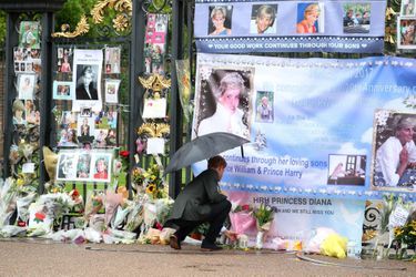 Diana : William et Harry devant Kensington, 20 ans après