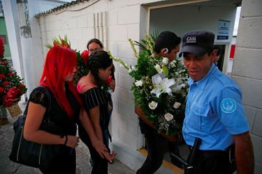 Les corps d'Oscar Alberto Martinez et de sa fille Valeria, morts noyés en tentant de rejoindre les Etats-Unis en traversant le Rio Grande, ont été rapatriés au Salvador, où ils seront enterrés.