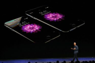 Tim Cook présente l'iPhone 6