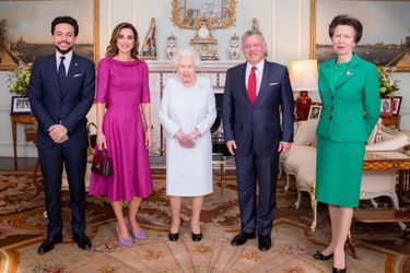 Le prince Hussein de Jordanie avec ses parents, la reine Elizabeth II et la princesse Anne, le 28 février 2019