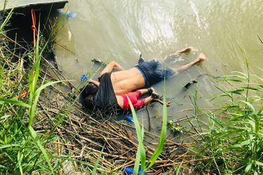 Oscar Alberto Martí­nez Ramí­rez et sa fille Valeria sont morts noyés, alors qu'ils tentaient de traverser le Rio Grande pour rejoindre les Etats-Unis, en juin 2019.