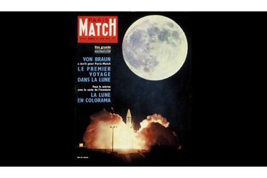 En 1959, l'ingénieur allemand Von Braun a dévoilé son projet de voyage sur la lune. Sur cette image, une fusée est sur le point de décoller, au dessus on peut apercevoir la lune.