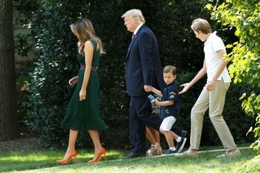 Donald Trump et sa petite fille Arabella. Melania Trump se trouve aux côtés de son fils Barron et de Jospeh, fils d&#039;Ivanka Trump.