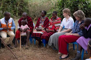 La reine des Belges Mathilde et la princesse Elisabeth chez les Massaï au Kenya, le 27 juin 2019