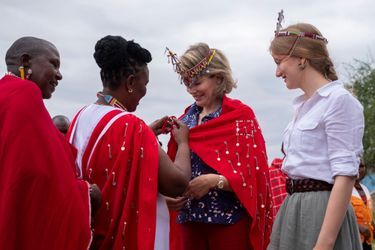 La reine des Belges Mathilde et la princesse Elisabeth chez les Massaï au Kenya, le 27 juin 2019
