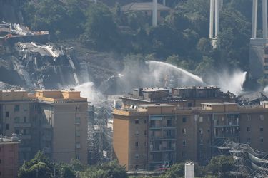Le pont Morandi, dont l'effondrement d'une partie de la structure avait fait 43 morts en août 2018, a été entièrement détruit à l'explosif vendredi matin. 