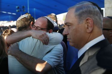 Le 1er juillet, Benjamin Netanyahou assistait aux funérailles de Gil-Ad Shaer, Naftali Fraenkel et Eyal Yifrah au cimetière de Modi’in.