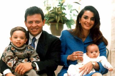 Rania avec le roi Abdallah et le prince Hussein et la princesse Iman en 1996
