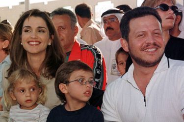 Rania avec le roi Abdallah et le prince Hussein, la princesse Iman en 1999