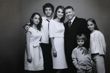 Rania avec le roi Abdallah et le prince Hussein, la princesse Iman, la princesse Salma et le prince Hashem en 2011