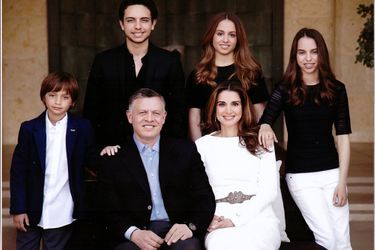 Rania avec le roi Abdallah et le prince Hussein, la princesse Iman, la princesse Salma et le prince Hashem en 2014