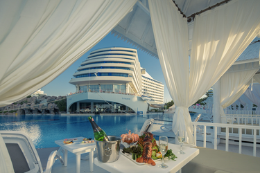 Un hôtel fascinant basé sur le Titanic s'est ouvert en Turquie.