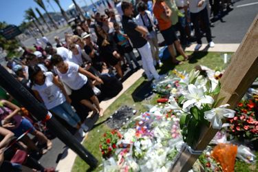Hommage aux victimes à Nice, vendredi.