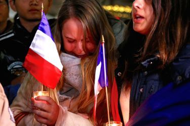 Des ressortissant français en Australie pleurent après l&#039;attaque de Nice.