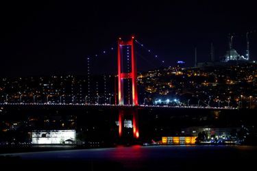 Le pont du Bosphore à Istanbul a été coupé