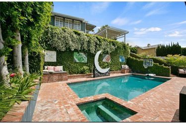 La villa de Kirsten Dunst au bord du lac Toluca à Los Angeles. 