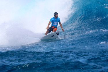 L’exploit du Français Jérémy Florès à Tahiti - Le surfeur bat les plus grands