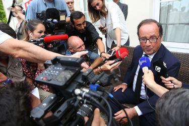 François Hollande face à la presse au Festival dAngoulême.