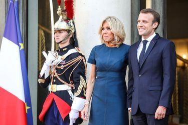Emmanuel et Brigitte Macron ici le 16 juillet à l'Elysée, recevant l'équipe de France de football, championne du monde. 