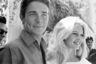 Le mariage de Brigitte Bardot et Jacques Charrier, à Louveciennes, dans les Yvelines, le 18 juin 1959.