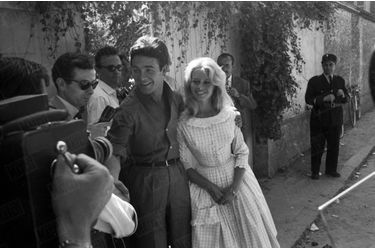 Le mariage de Brigitte Bardot et Jacques Charrier, à Louveciennes, dans les Yvelines, le 18 juin 1959.