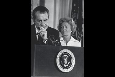 Richard Nixon et son épouse, Pat, font leurs adieux au personnel de la Maison-Blanche en août 1974. C’est la seule fois qu’un président américain a démissionné.
