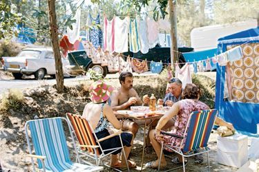 Pliants, glacière et pinces à linge : en 1973, au camping de la Siagne, dans les Alpes-Maritimes, l’emplacement se loue 2,50 francs par personne et par jour.