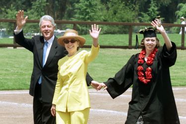 Bill, Hillary et Chelsea Clinton, en juin 2001.