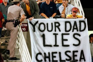 Une affiche destinée à Chelsea Clinton, en octobre 1998.