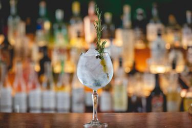 Un cocktail servi au bar restaurant The Distillery sur Portobello Road