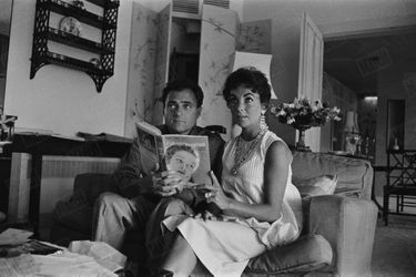 Le temps du bonheur : Liz Taylor et Mike Todd dans leur maison de Los Angeles, en juillet 1957.