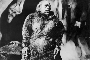 Le yéti vu par la Hammer dans le film de 1957 &quot;Le redoutable homme des neiges&quot; avec Peter Cushing.