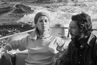 Été 1971. Sur une île sauvage de la Méditerranée : c'est là que Catherine Deneuve et Marcello Mastroianni se retrouvent devant la caméra de Marco Ferreri pour tourner dans «Melampo». C'est la seconde fois qu'ils tournent ensemble.  Ils se sont connus sur le film «Ça n'arrive qu'aux autres» de Nadine Trintignant, au mois de janvier de la même année.